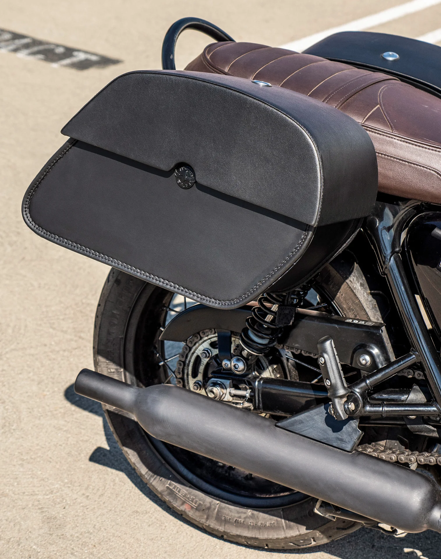 28L - Panzer Medium Quick Mount Triumph Bonneville T120 Leather Saddlebags - Image 4
