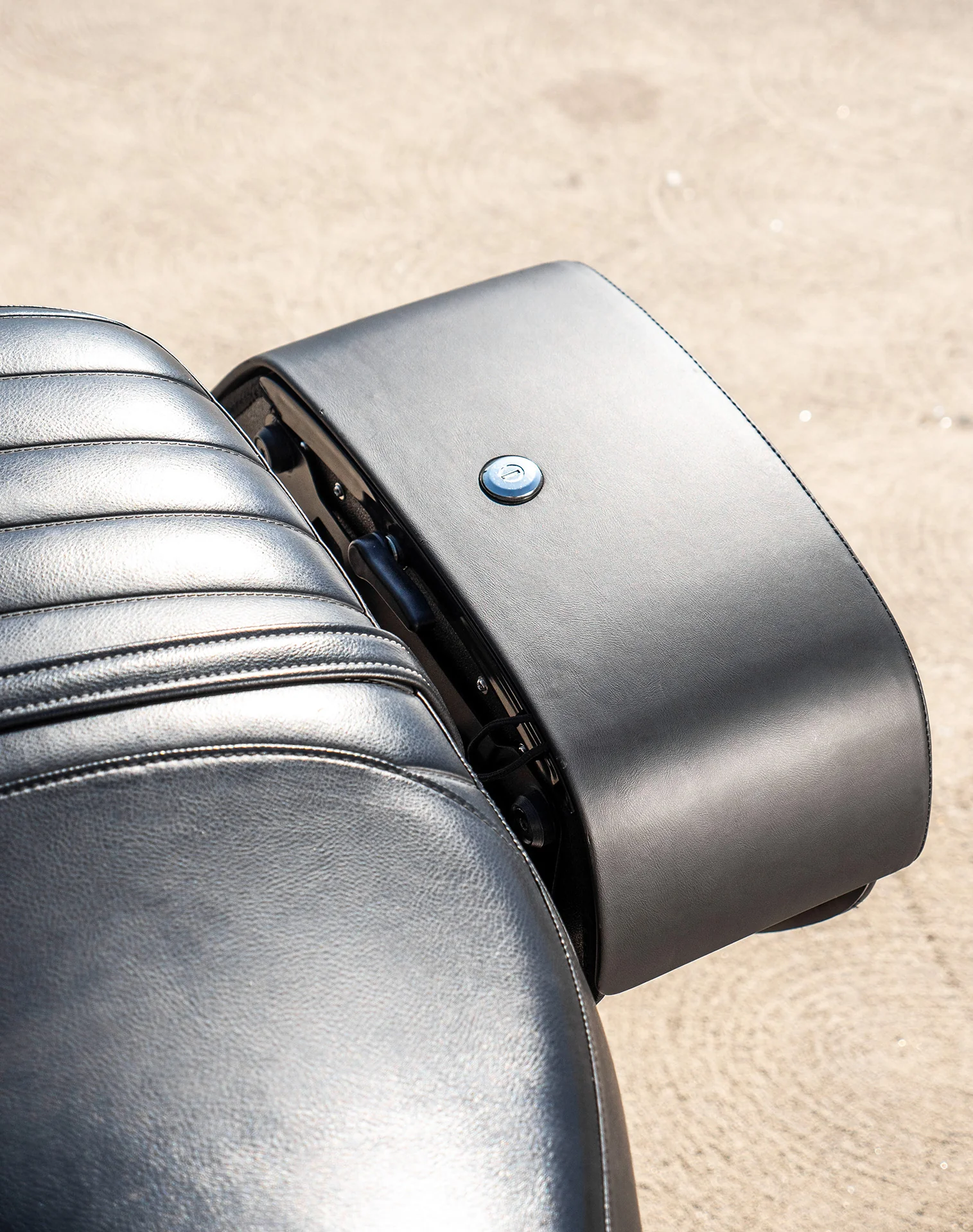 28L - Panzer Medium Quick Mount Triumph Street Twin 900 (2016-21) Leather Saddlebags - Image 5