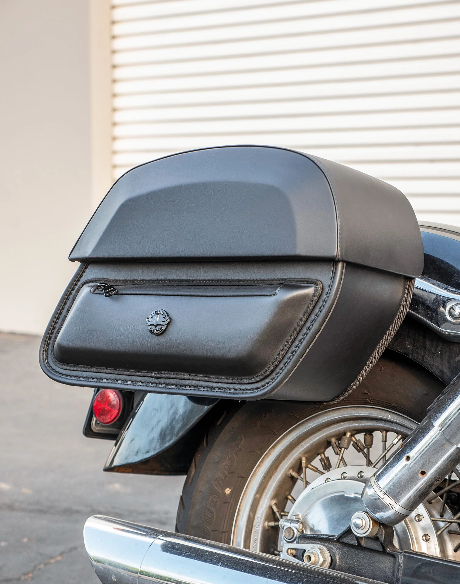 28L - Pantheon Medium Hard Mount Honda Shadow 750 ACE Leather Saddlebags - Image 5