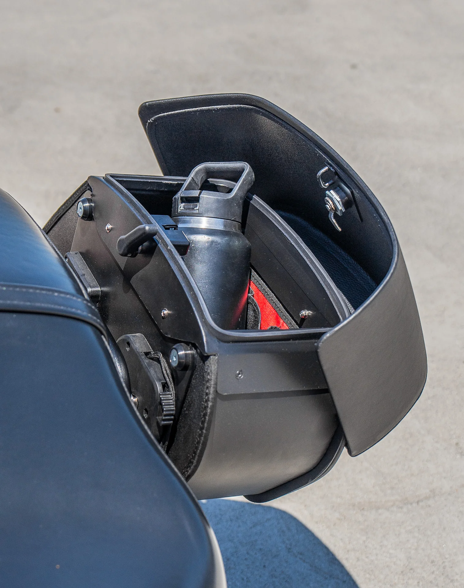 28L - Baelor Quick-Mount Medium Honda VTX 1300 C Motorcycle Saddlebags - Image 6