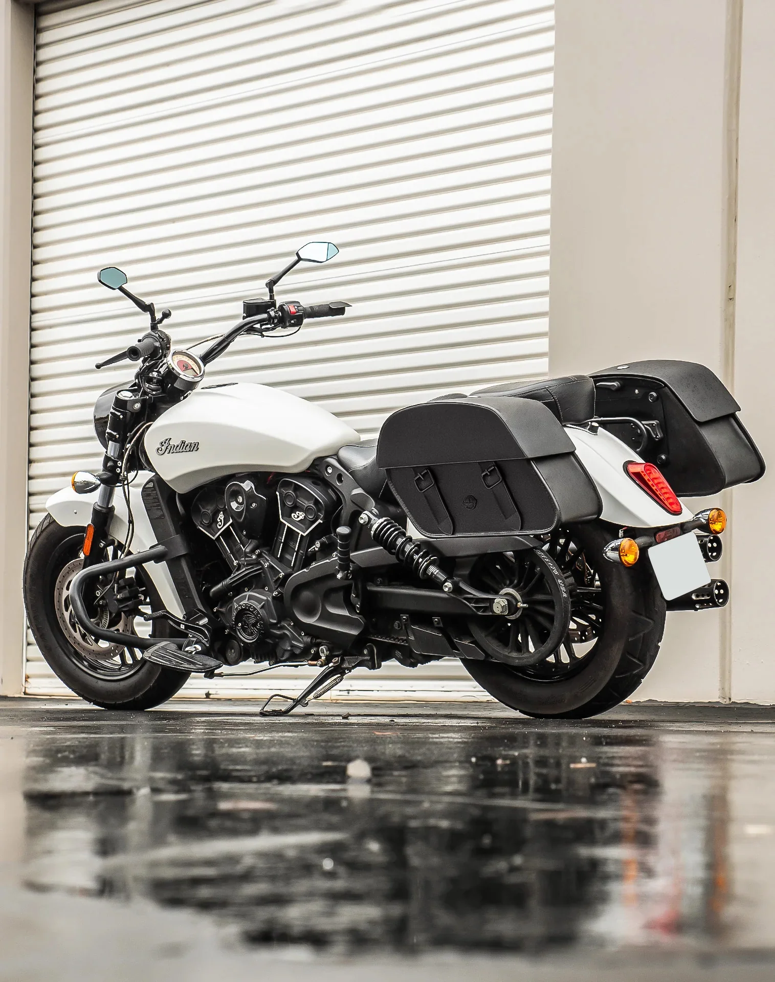 28L - Baelor Medium Quick Mount Indian Scout Sixty Motorcycle Saddlebags - Image 3
