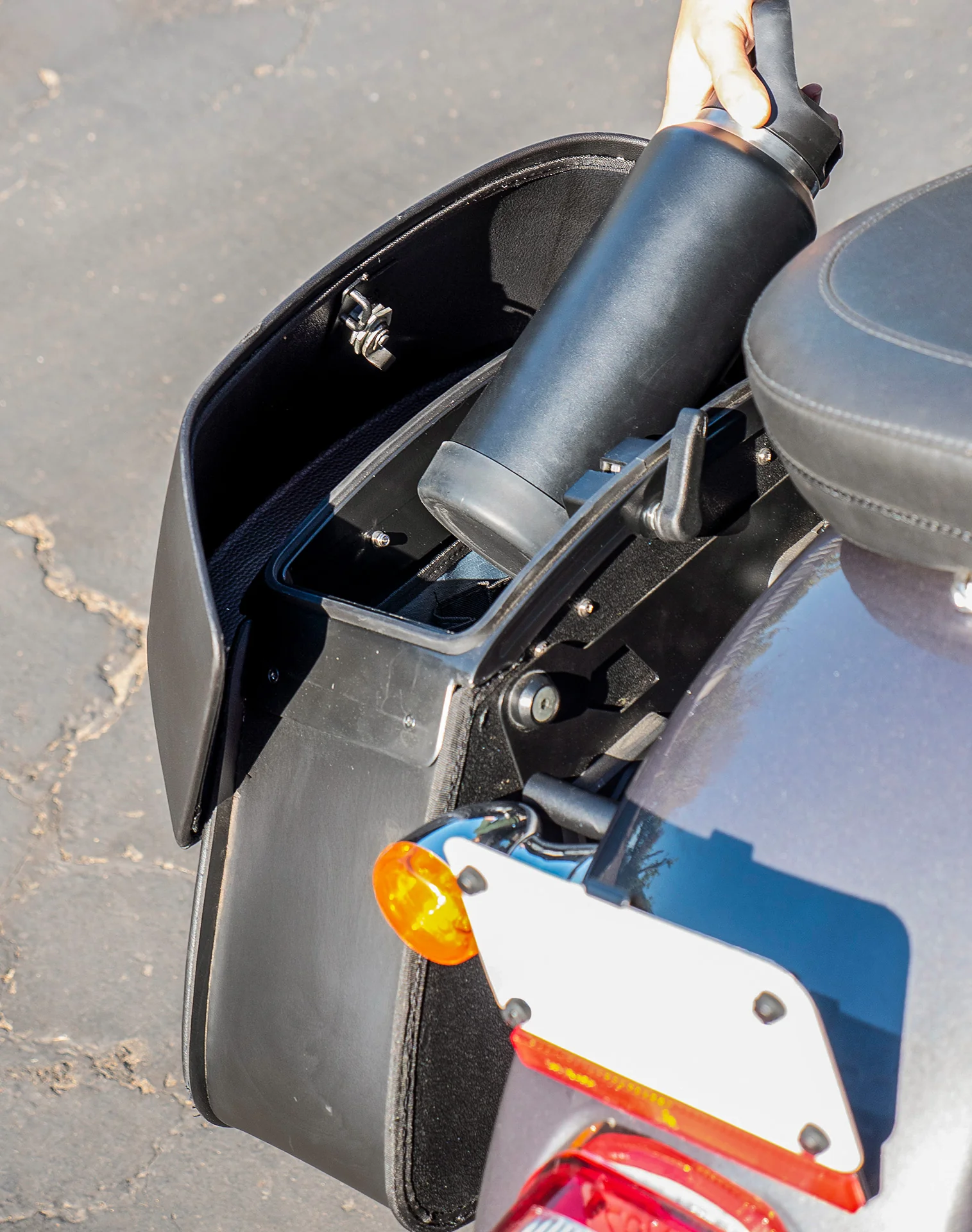 28L - Pantheon Medium Quick Mount Saddlebags for Heritage Classic FLSTC/I - Image 7