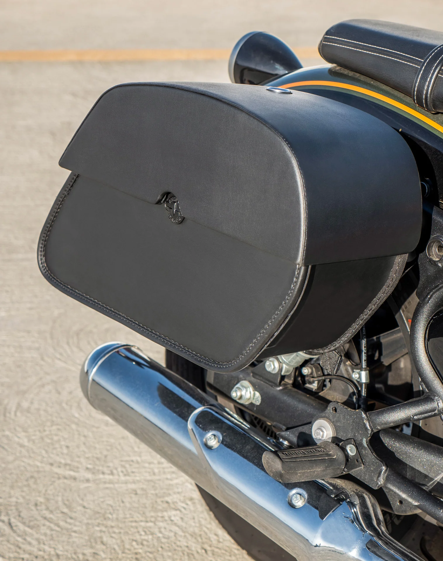 28L - Panzer Medium Quick Mount Royal Enfield Super Meteor 650 Motorcycle Saddlebags - Image 4