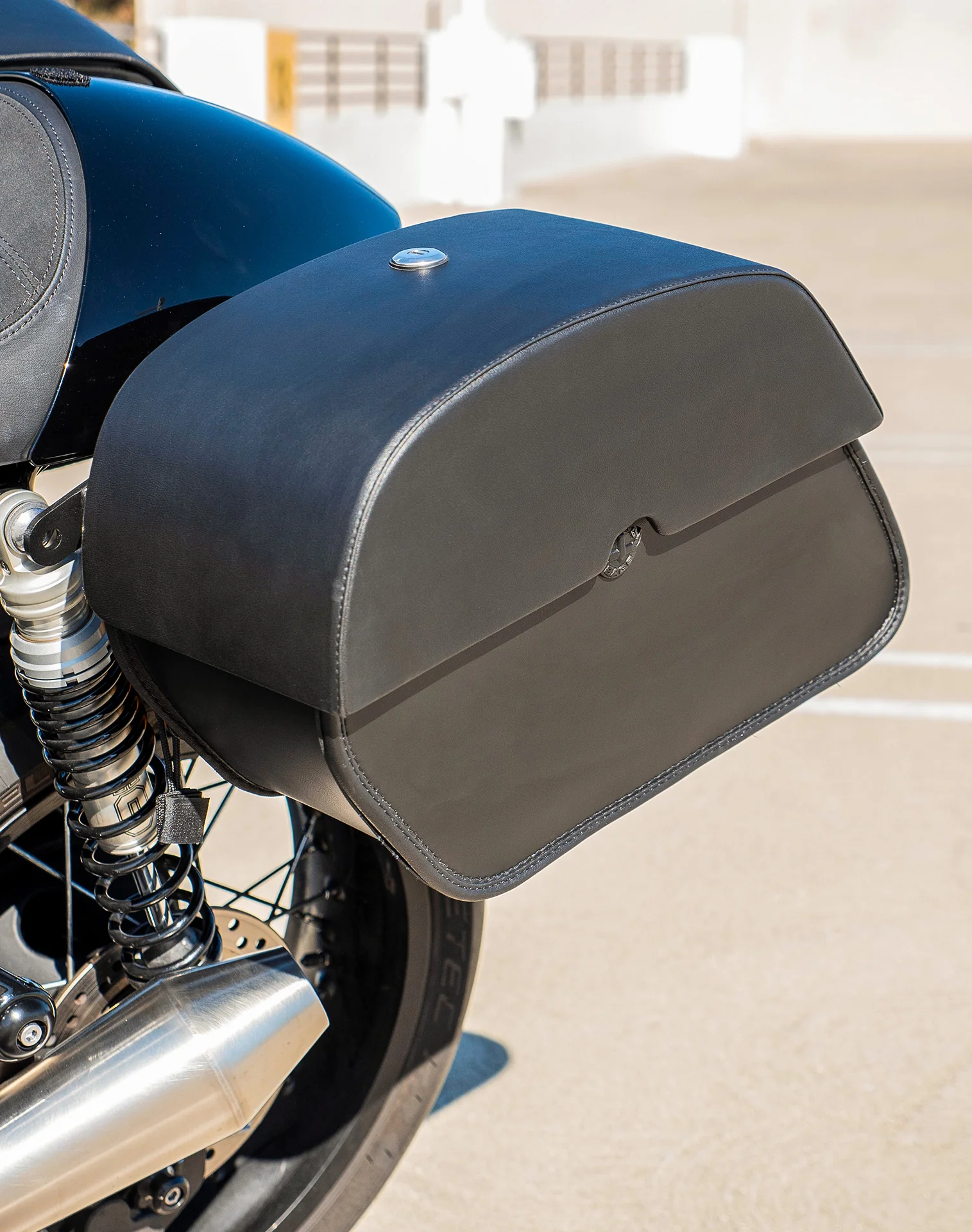 28L - Panzer Medium Quick Mount Triumph Thruxton RS Leather Saddlebags - Image 4