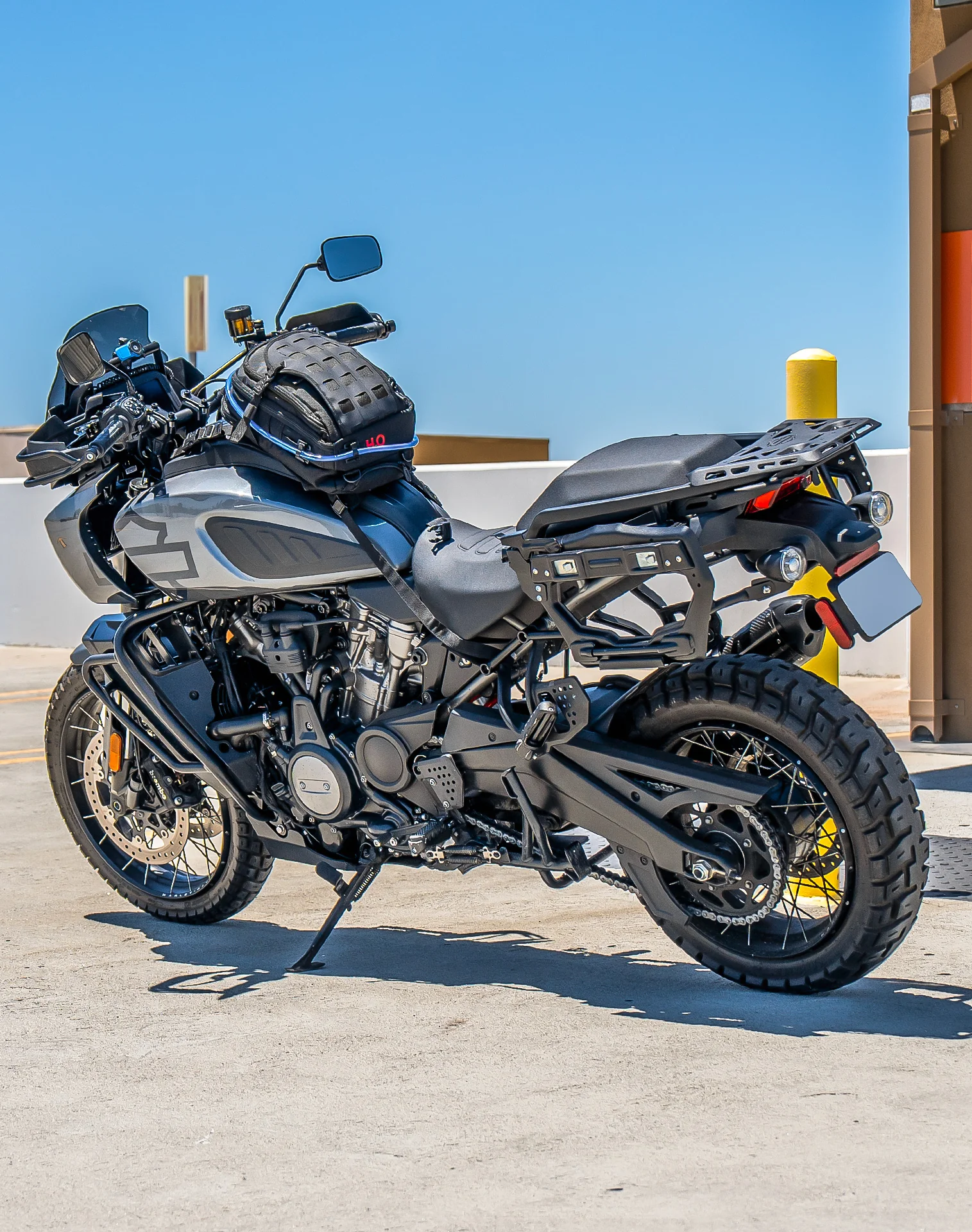 7L - Apex KTM ADV Touring Tank Bag with Hydration Pack - Image 4