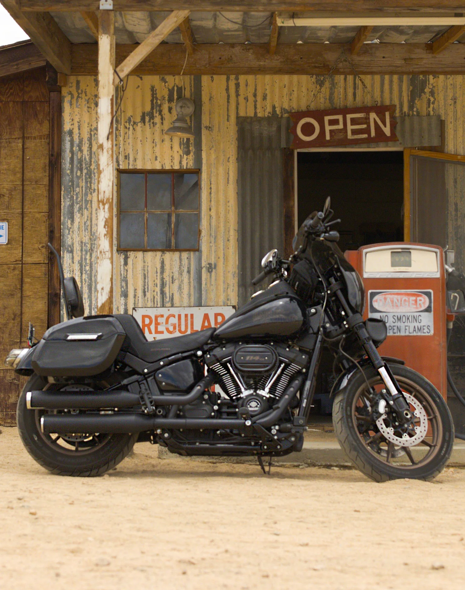 32L - Darkin Large Quick Mount Painted Hard Saddlebags for Harley Softail Low Rider FXLR - Image 3