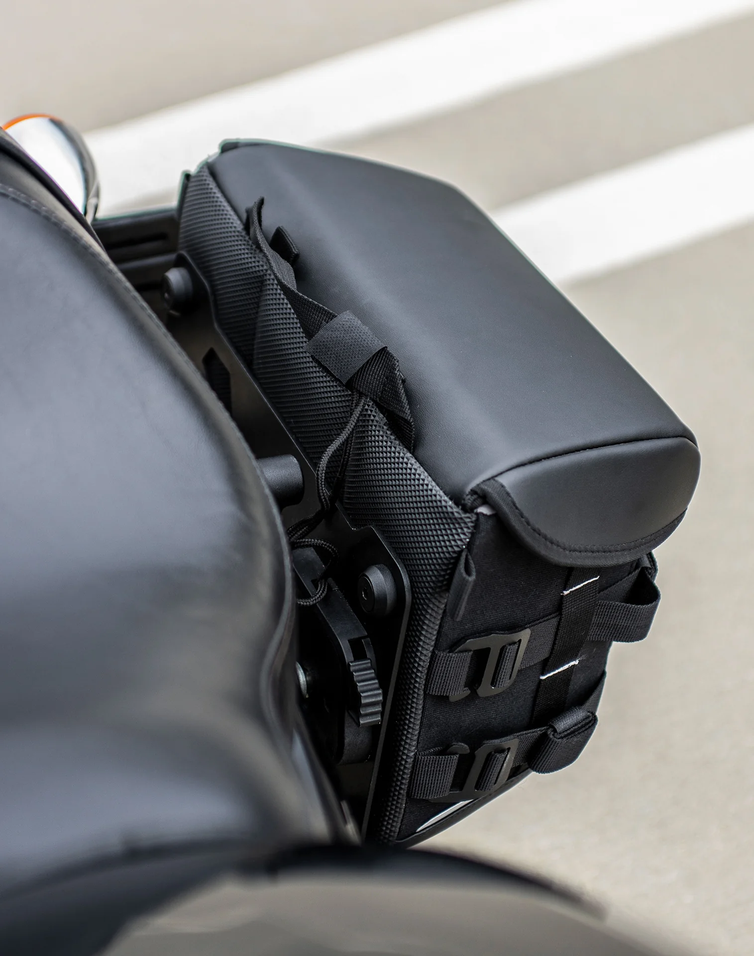 10L - Incognito Quick Mount Small Solo Motorcycle Saddlebag (Left Only) for Harley Sportster 1200 Custom XL1200C/XLH1200C/XL50 - Image 5
