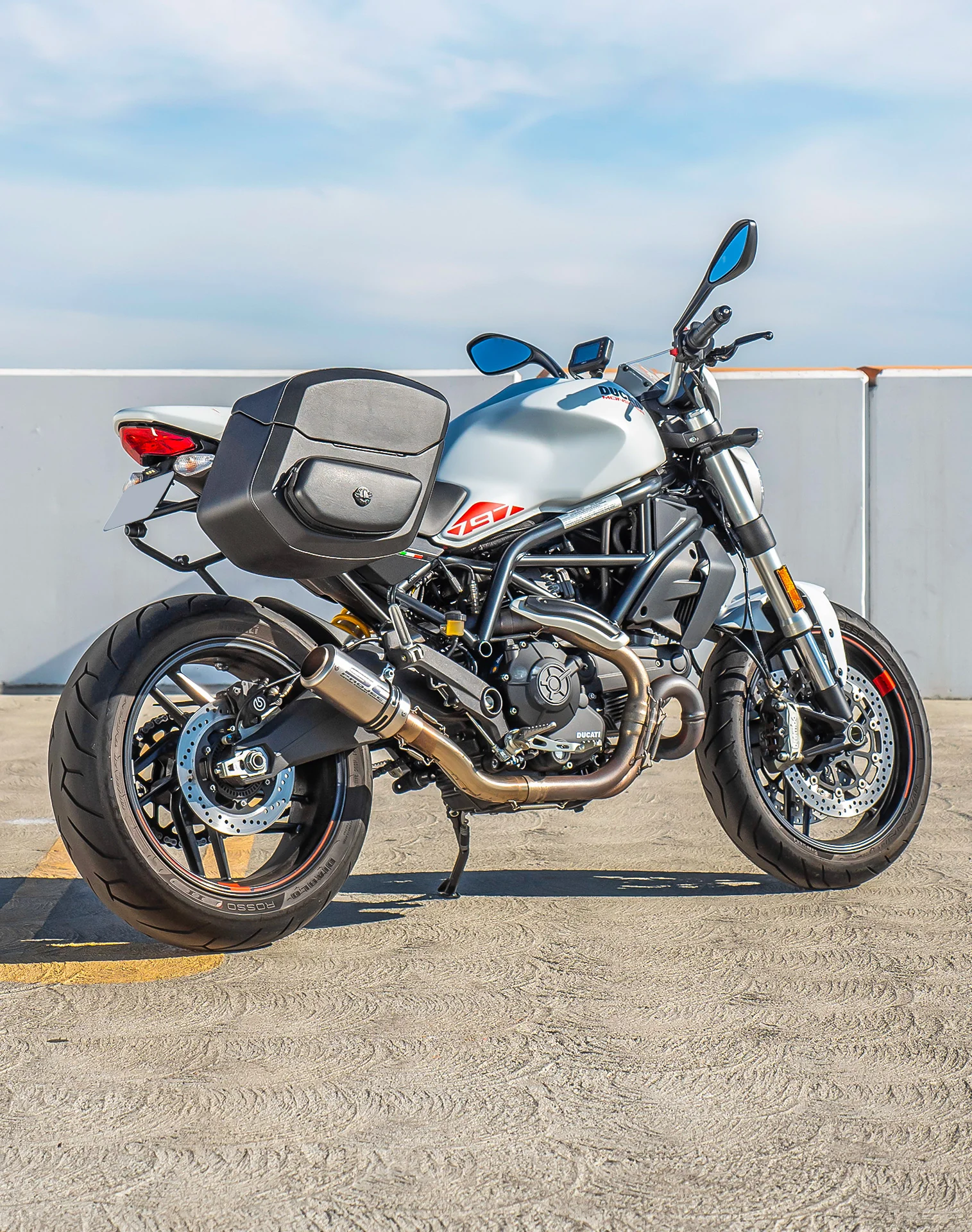 24L - Ironclad Quick-Mount Medium Ducati Monster 797 Leather Wrapped Hard Saddlebags - Image 3