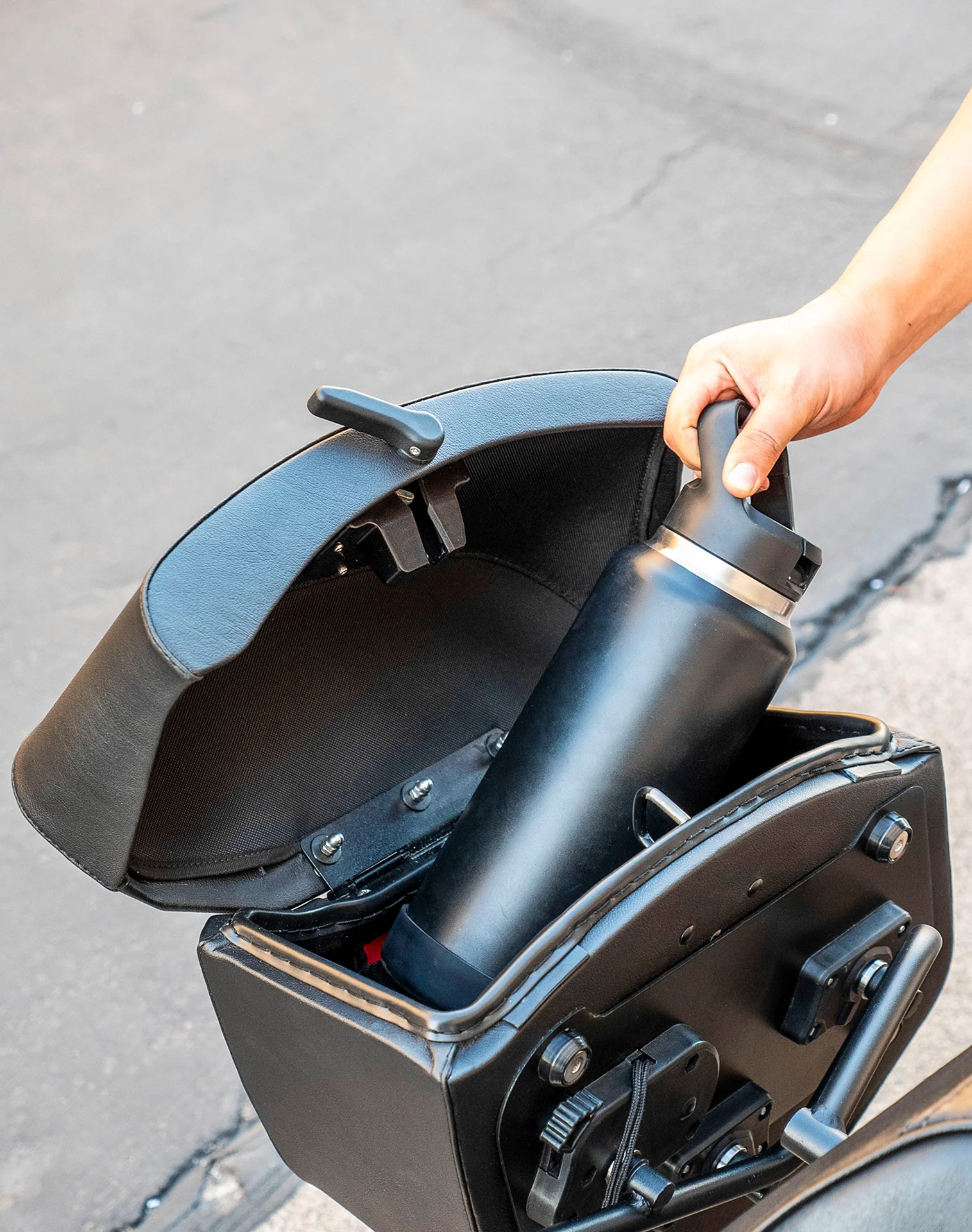 24L - Ironclad Quick-Mount Medium Ducati Scrambler (2014-17) Leather Wrapped Hard Saddlebags - Image 6