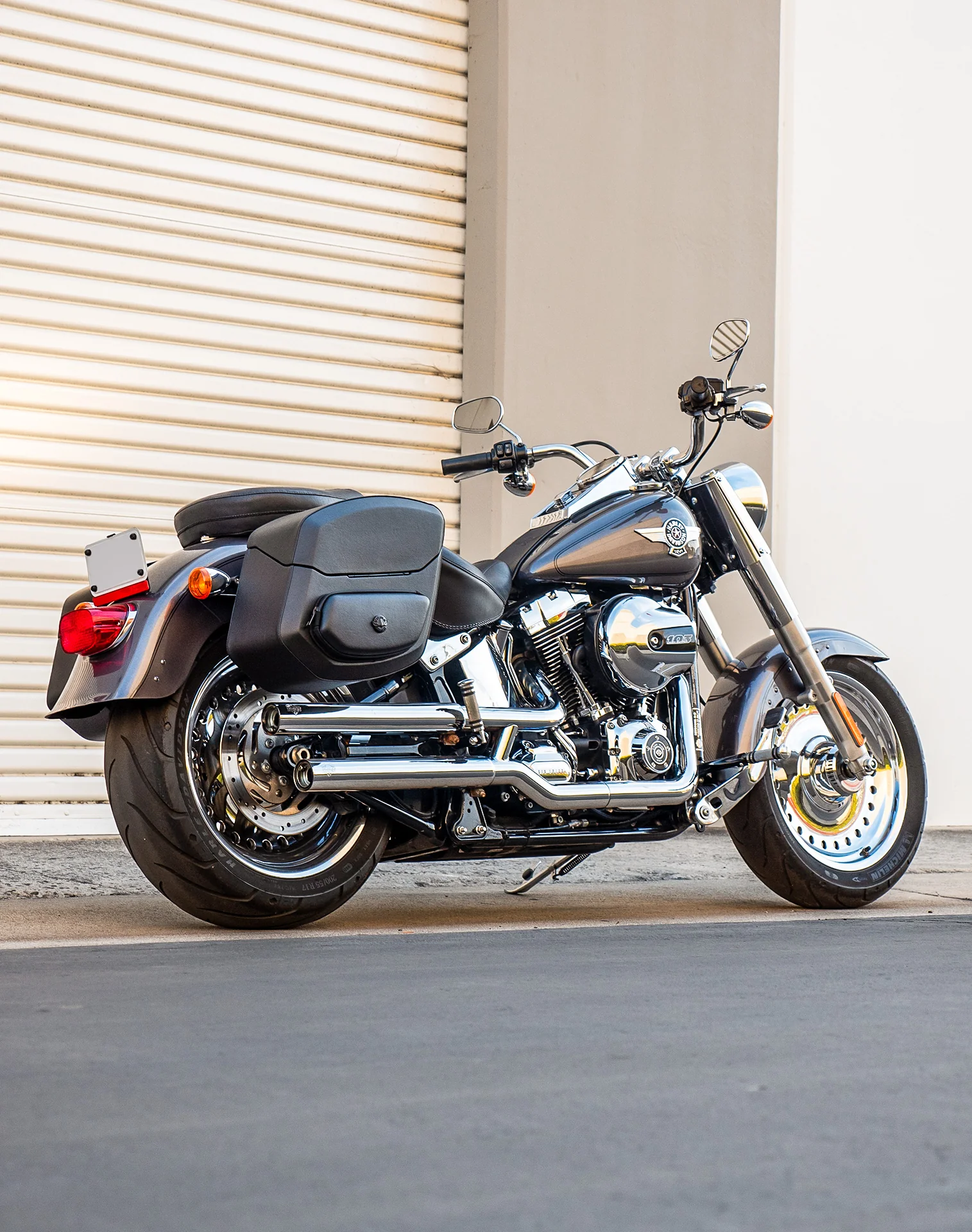 24L - Ironclad Quick-Mount Medium Leather Wrapped Hard Saddlebags for Harley Softail Fat Boy FLSTF/I - Image 3