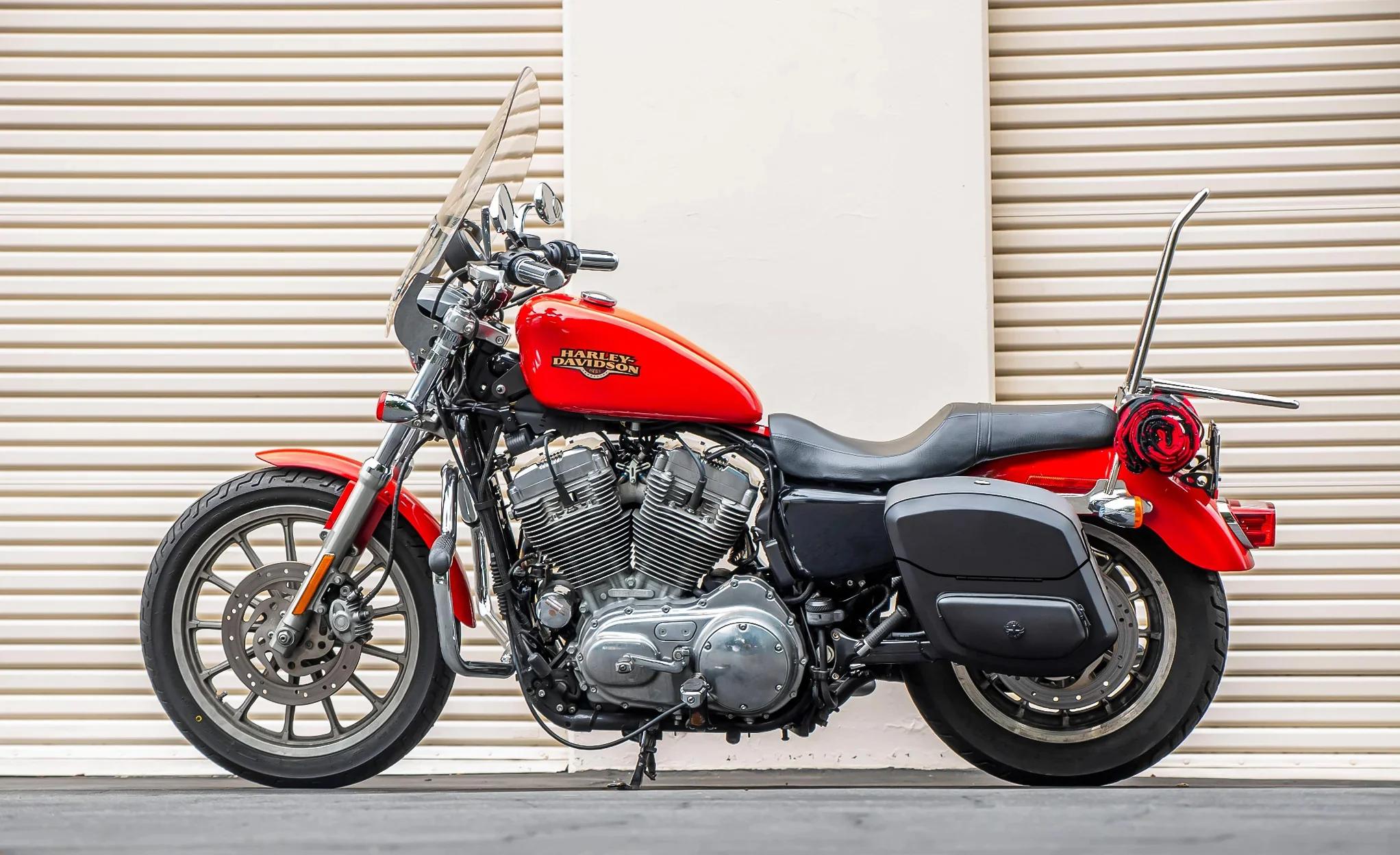 24L - Ironclad Quick-Mount Medium Harley Sportster 883 Low XL883L Leather Wrapped Hard Saddlebags - Image 2