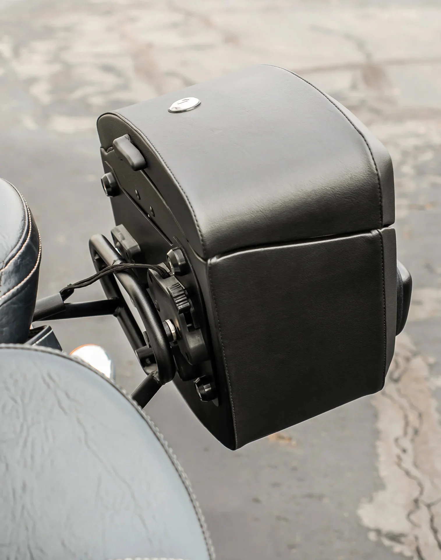 24L - Ironclad Quick-Mount Medium Indian Scout Sixty Leather Wrapped Hard Saddlebags - Image 5