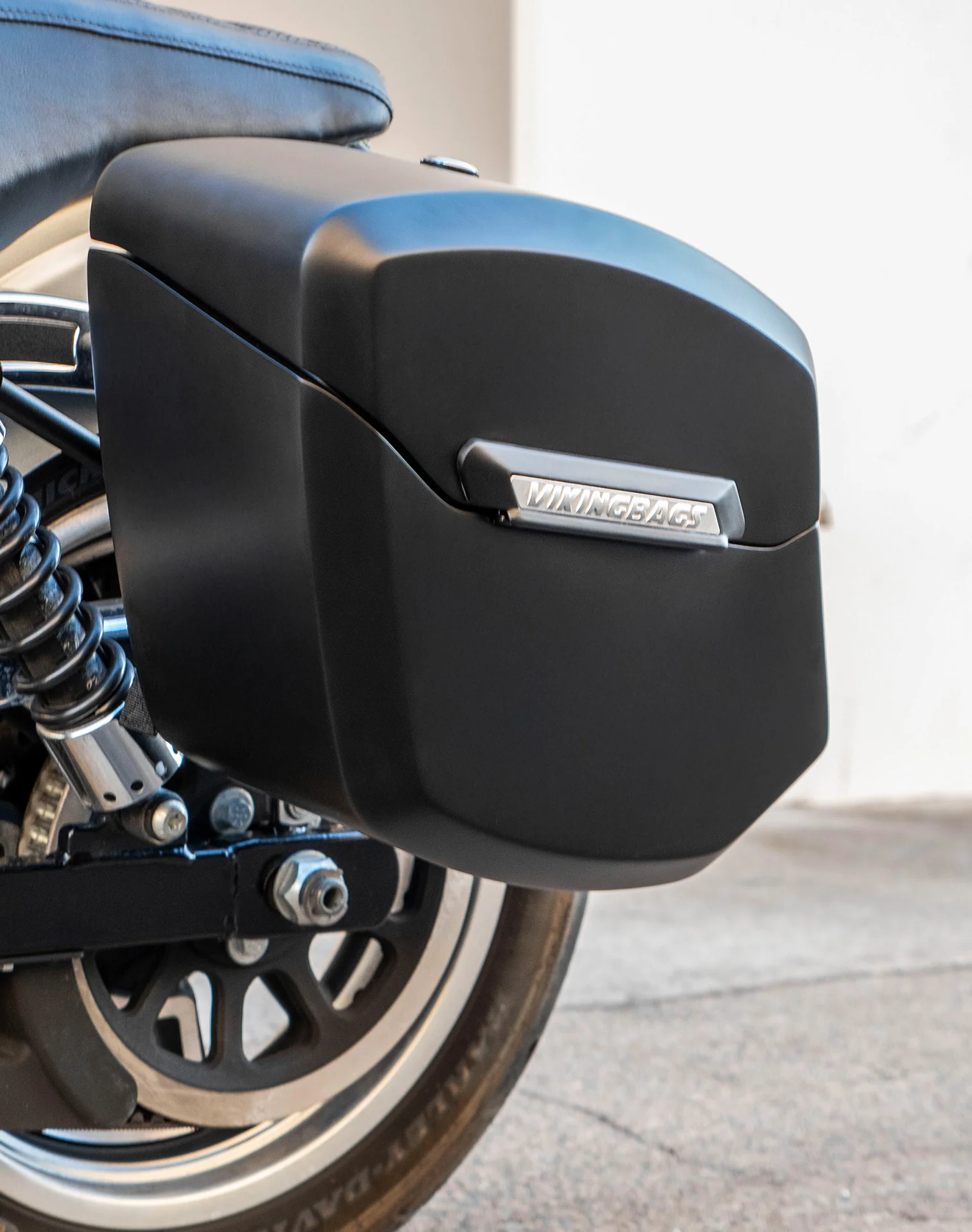24L - Ironclad Quick-Mount Medium Harley Dyna Low Rider FXDL Matte Hard Saddlebags - Image 4