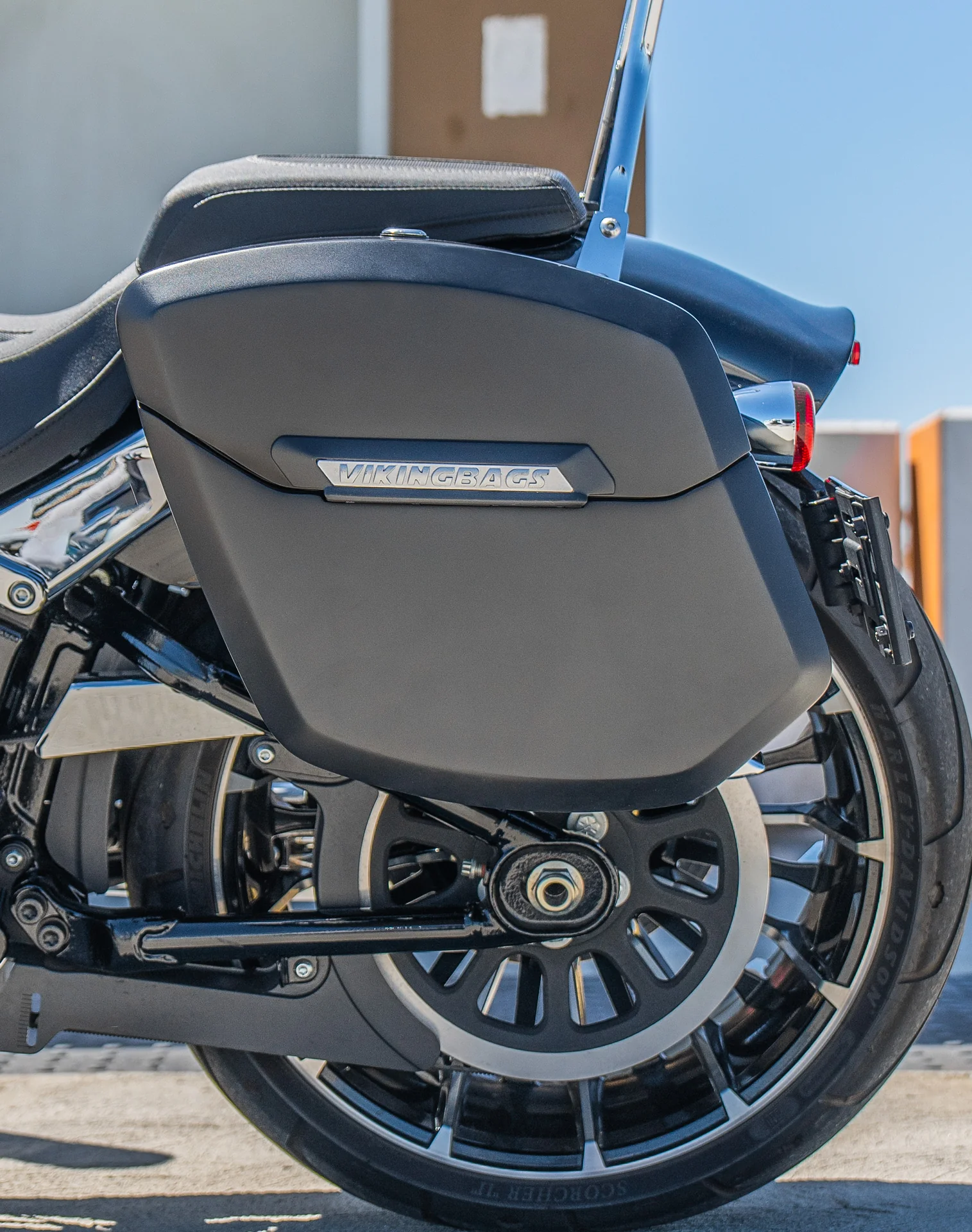 24L - Ironclad Quick-Mount Medium Harley Softail Breakout FXBR/S Matte Hard Saddlebags - Image 4