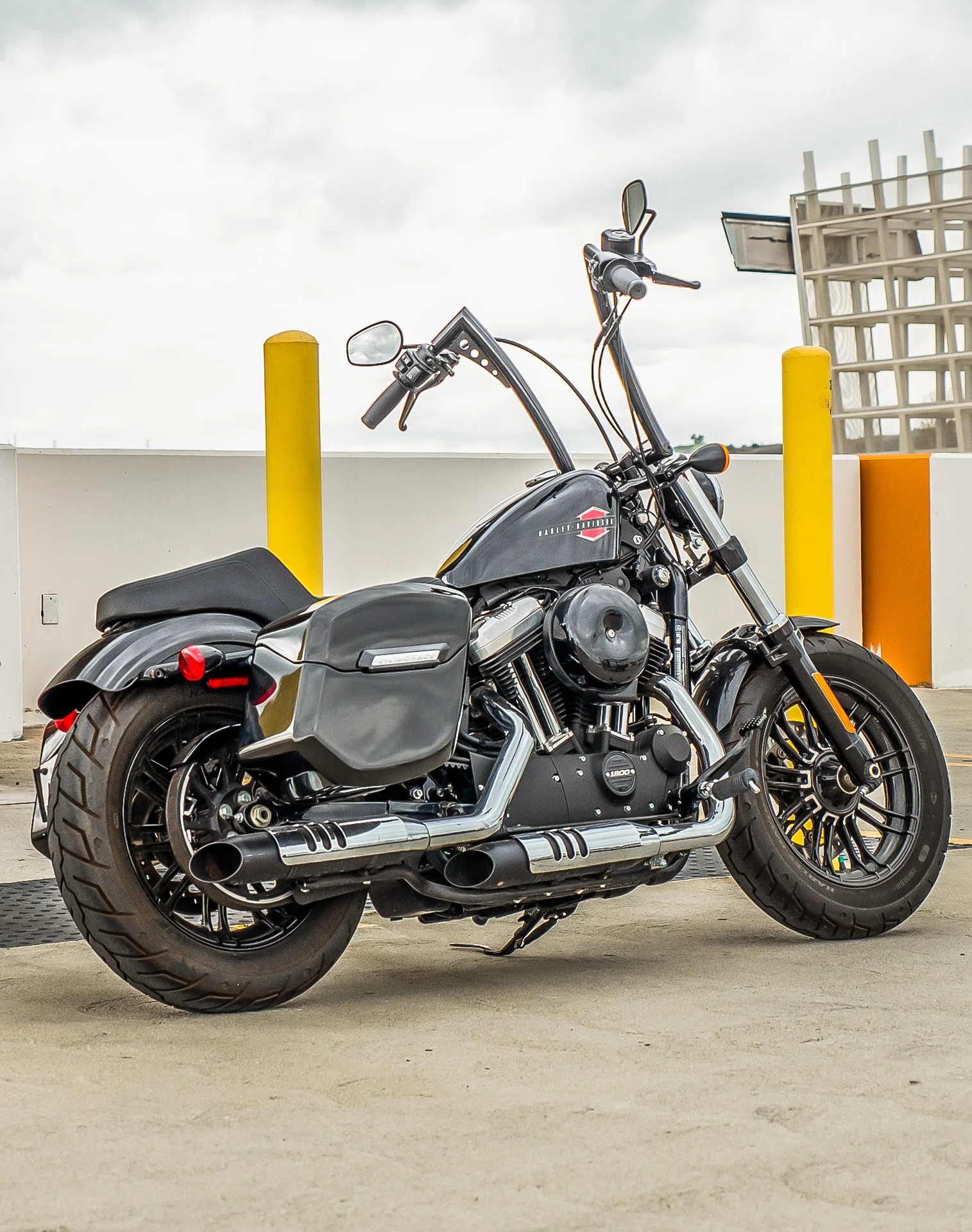24L - Ironclad Quick-Mount Medium Harley Sportster 1200 Custom XL1200C Painted Hard Saddlebags - Image 4