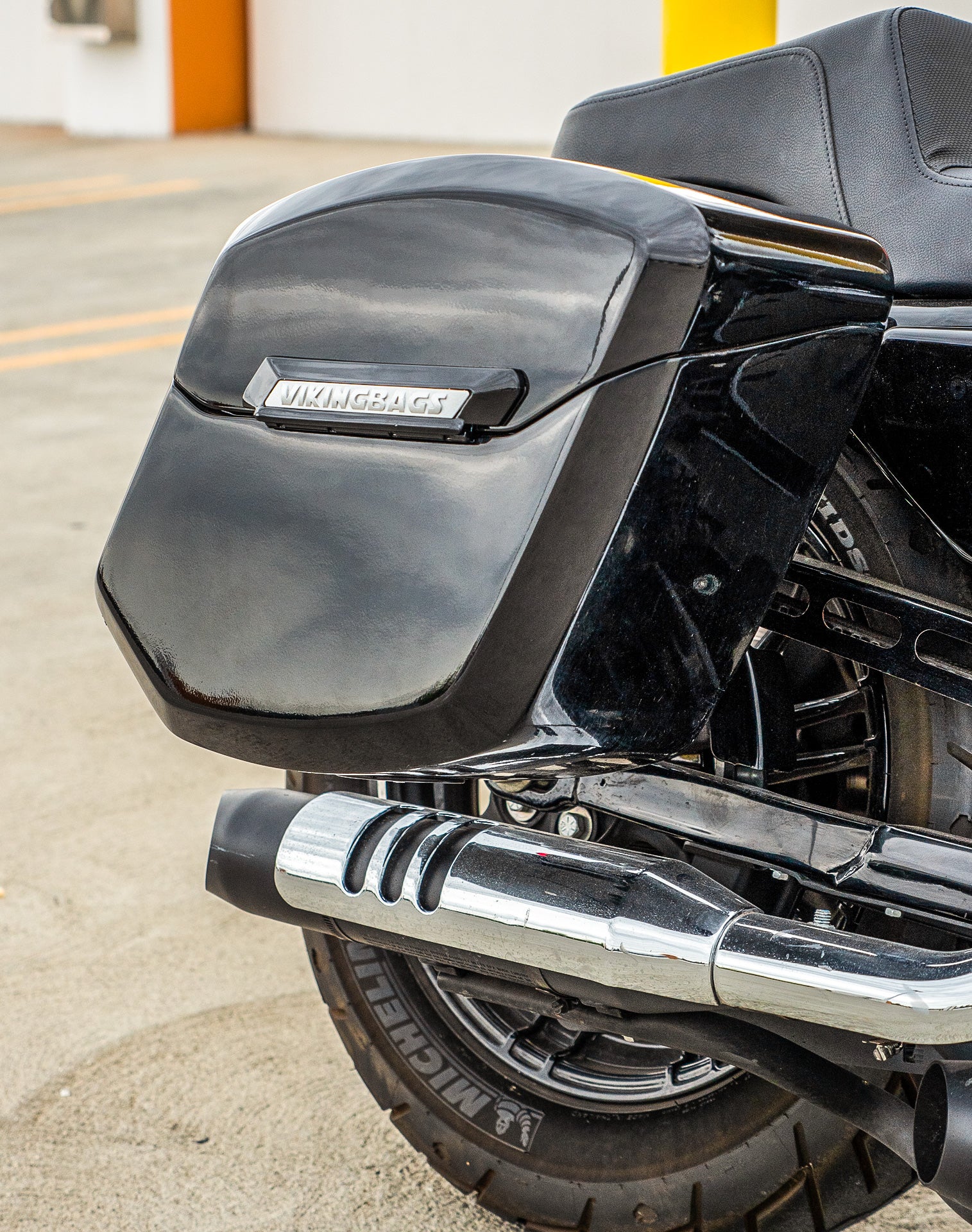 24L - Ironclad Quick-Mount Medium Harley Sportster 1200 Custom XL1200C Painted Hard Saddlebags - Image 6