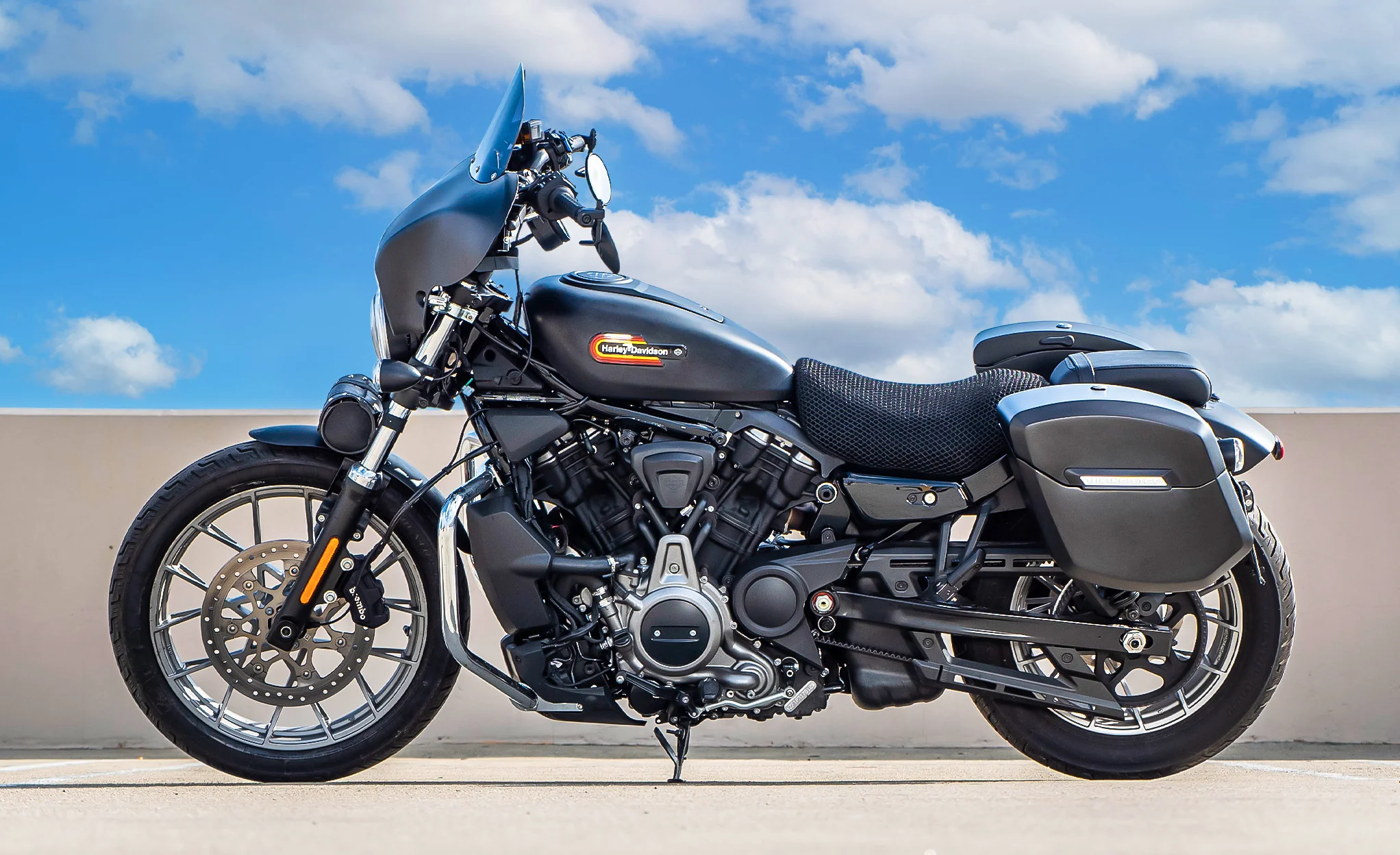 24L - Ironclad Quick-Mount Medium Harley Sportster Nightster RH975/S Matte Hard Saddlebags - Image 2