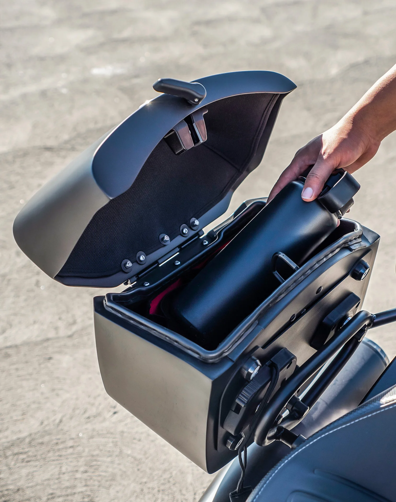 24L - Ironclad Quick-Mount Medium Indian Scout Bobber Sixty Matte Hard Saddlebags - Image 6