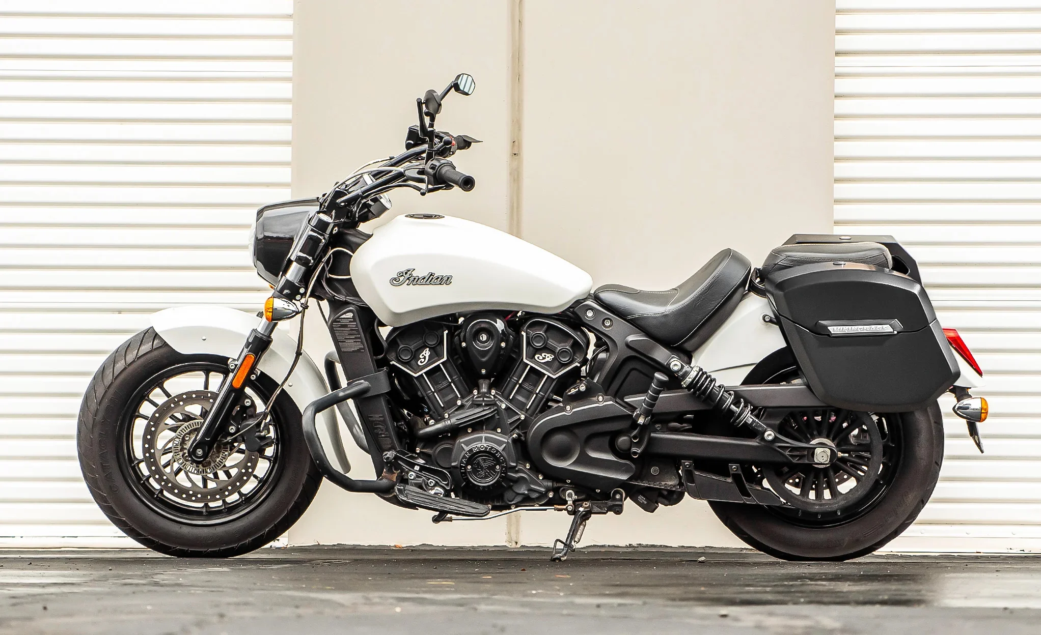 24L - Ironclad Quick-Mount Medium Indian Scout Matte Hard Saddlebags - Image 2