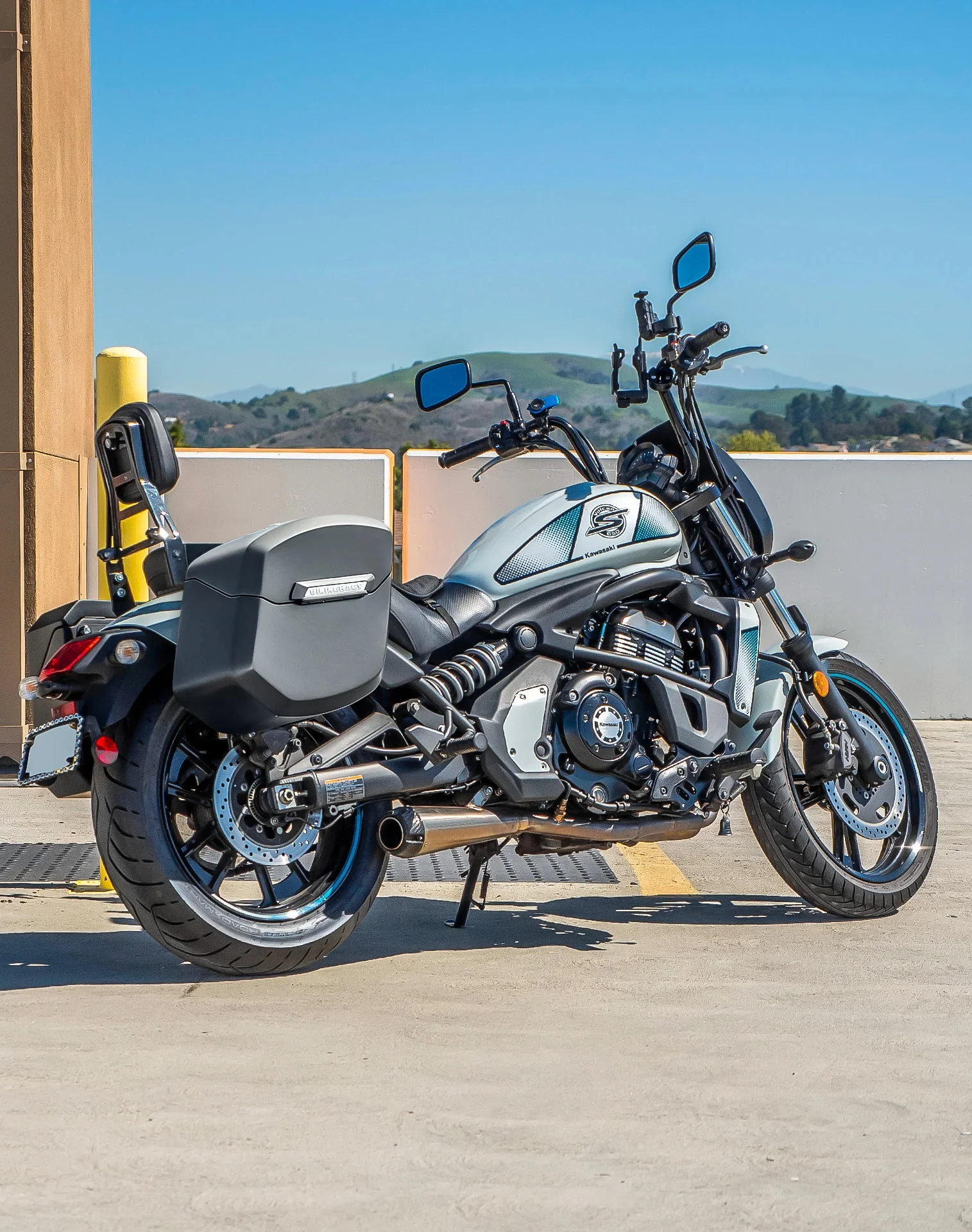 24L - Ironclad Quick-Mount Medium Kawasaki Vulcan S Matte Hard Saddlebags - Image 3