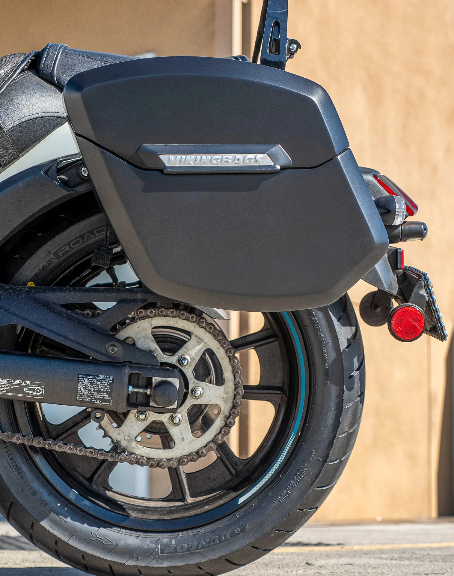 24L - Ironclad Quick-Mount Medium Kawasaki Vulcan S Matte Hard Saddlebags - Image 4