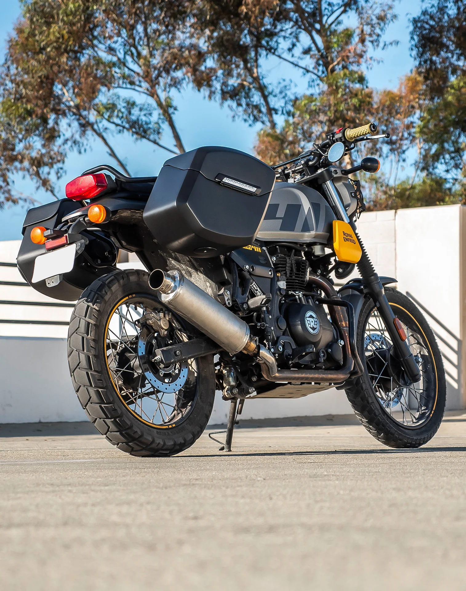 24L - Ironclad Quick-Mount Medium Royal Enfield Scram 411 Matte Hard Saddlebags - Image 3