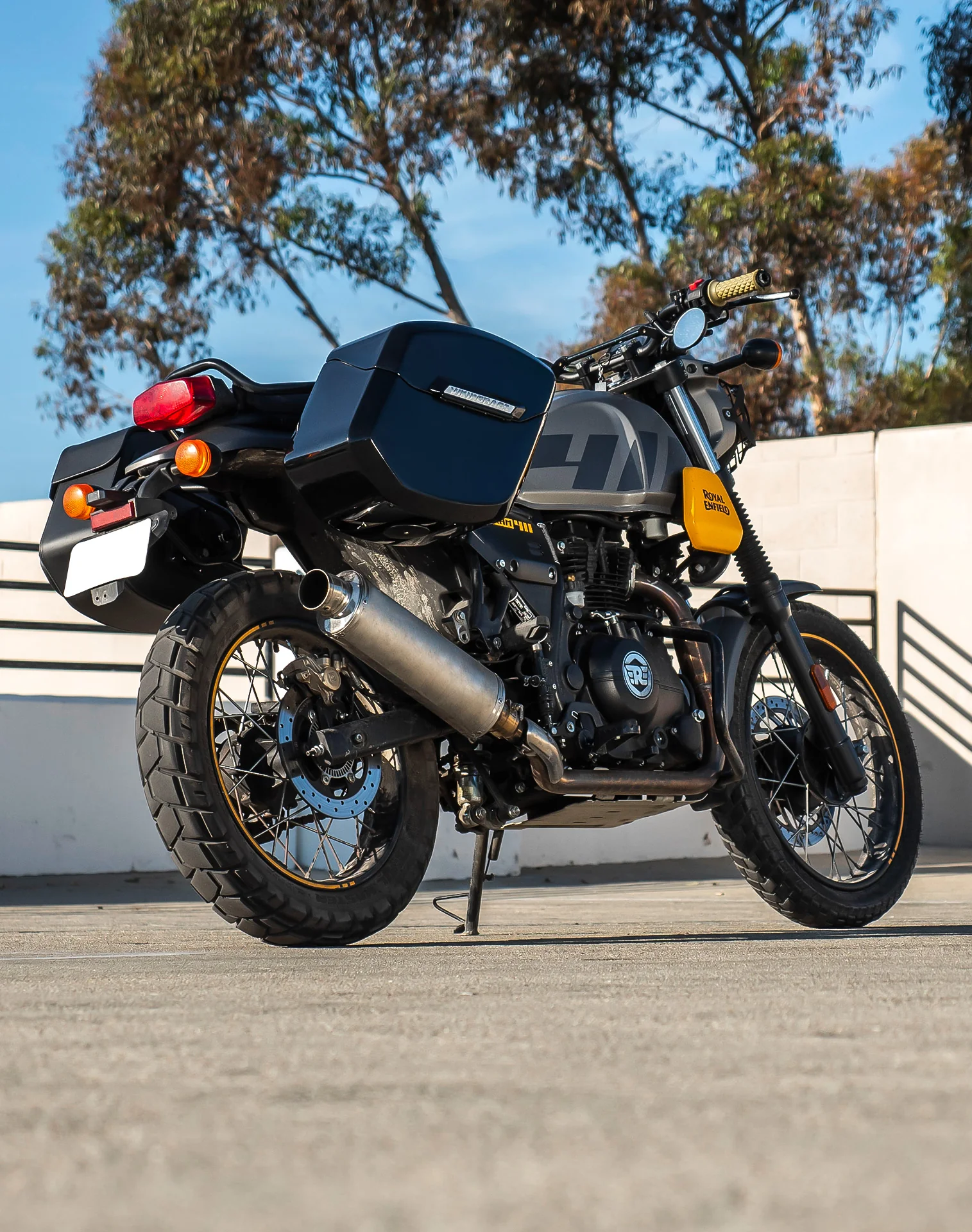 24L - Ironclad Quick-Mount Medium Royal Enfield Scram 411 Painted Hard Saddlebags - Image 3
