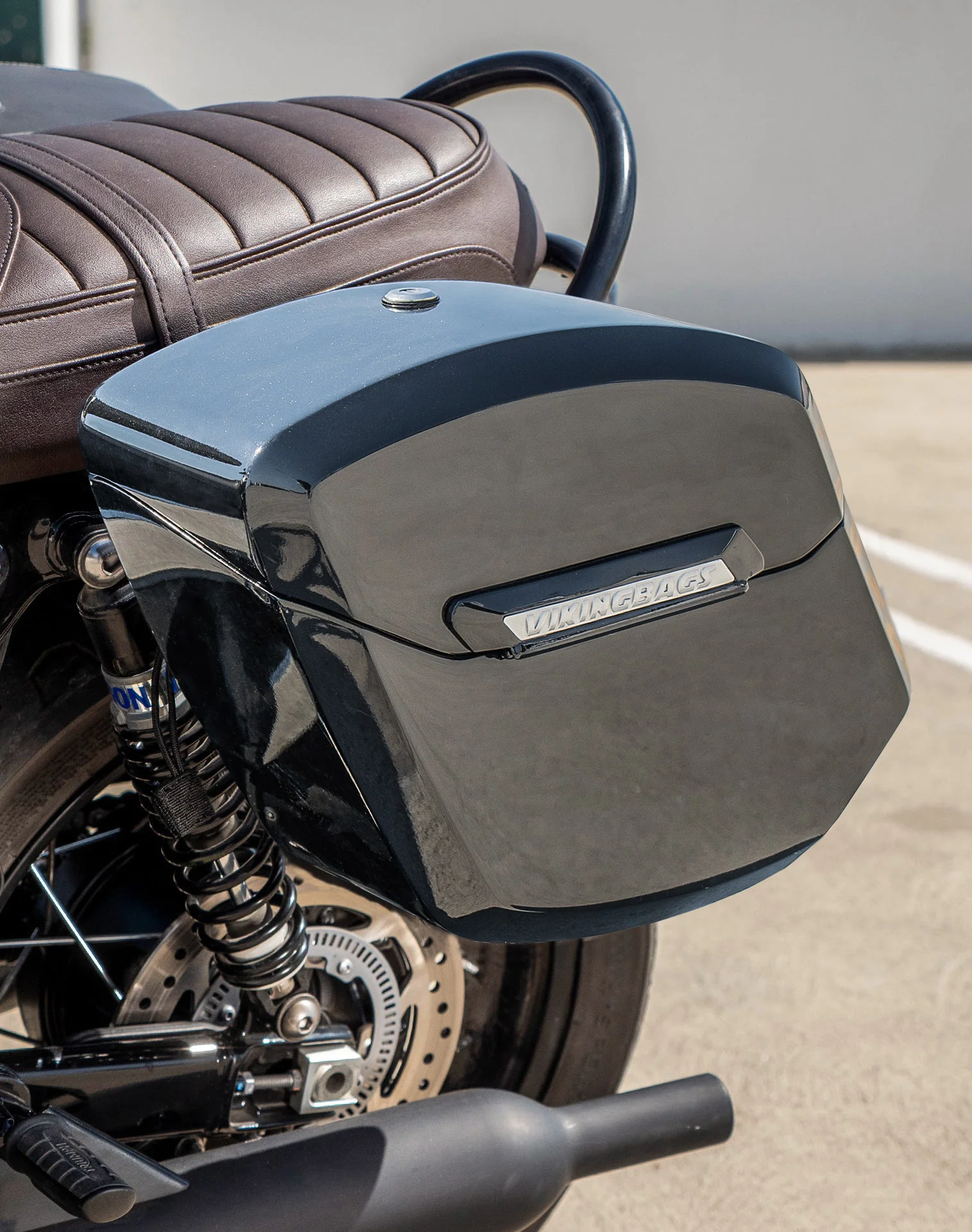 24L - Ironclad Quick-Mount Medium Triumph Bonneville T100 Painted Hard Saddlebags - Image 4