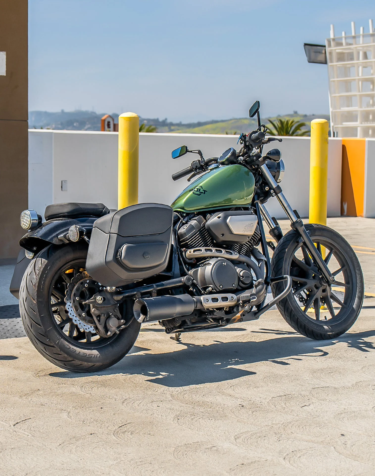 24L - Ironclad Quick-Mount Medium Yamaha Bolt Specific Leather Wrapped Hard Saddlebags - Image 3