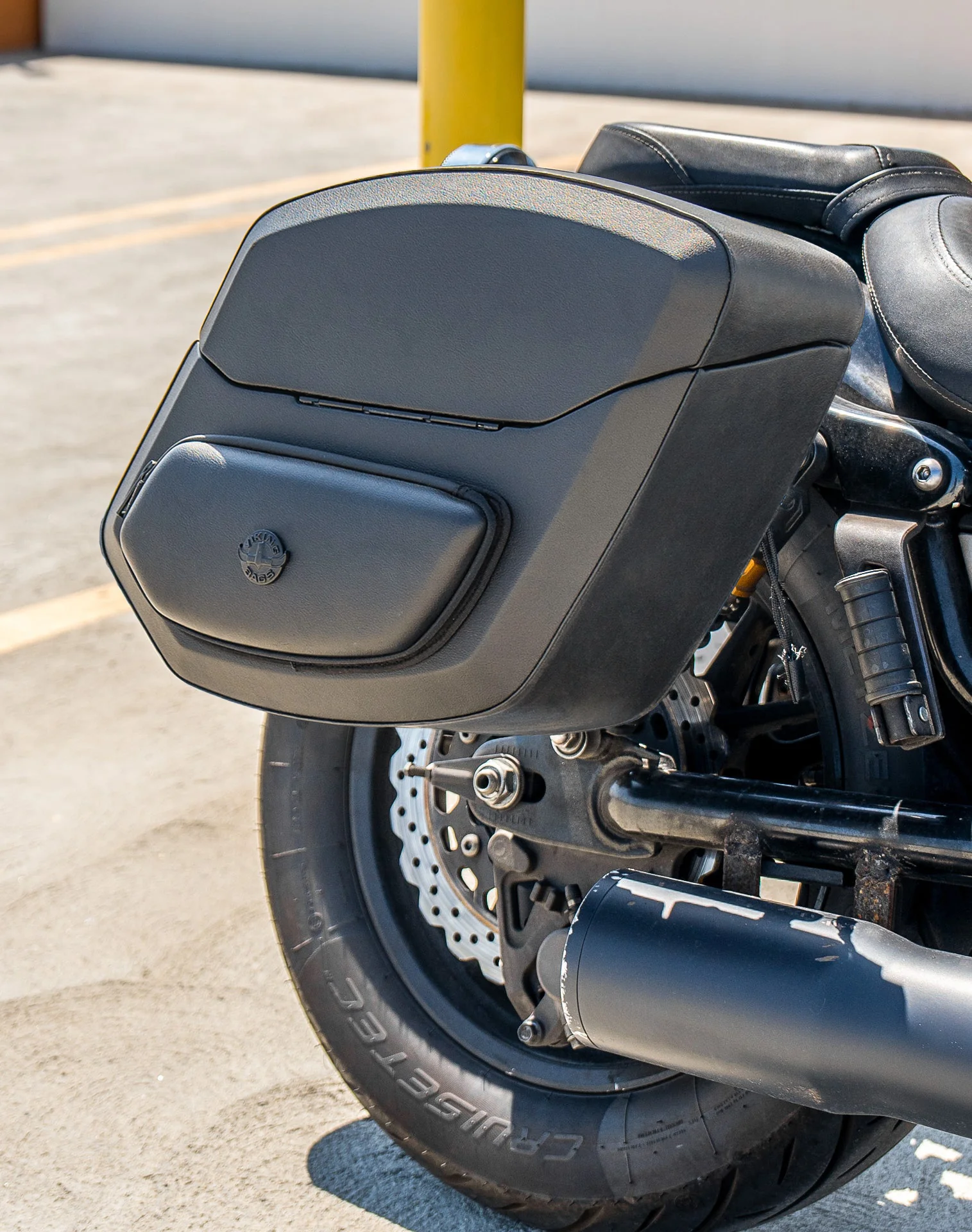 24L - Ironclad Quick-Mount Medium Yamaha Bolt Specific Leather Wrapped Hard Saddlebags - Image 5