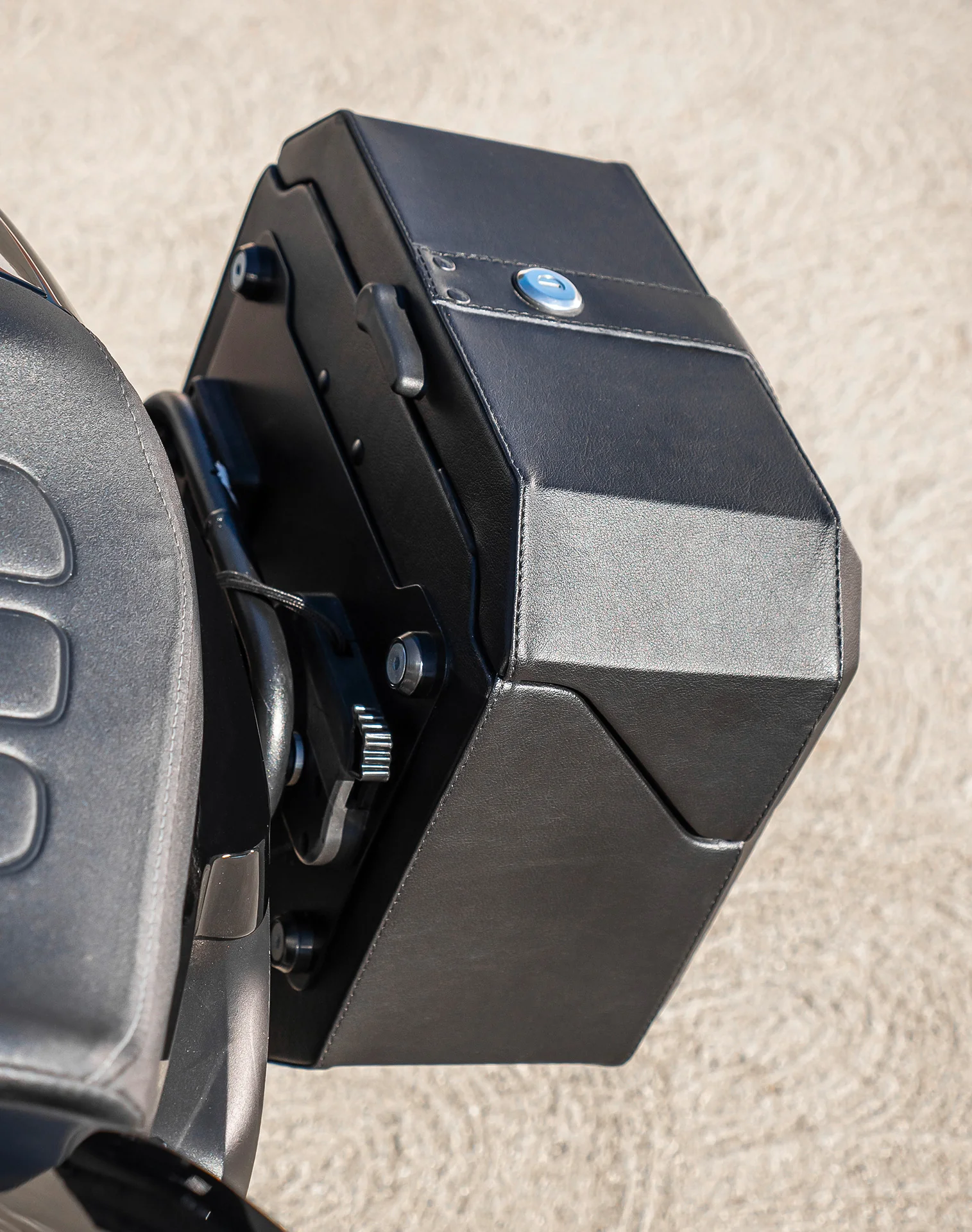 10L - Outlaw Quick Mount Small Harley Sportster S (RH1250S) Hard Solo Saddlebag (Left Only) - Image 5